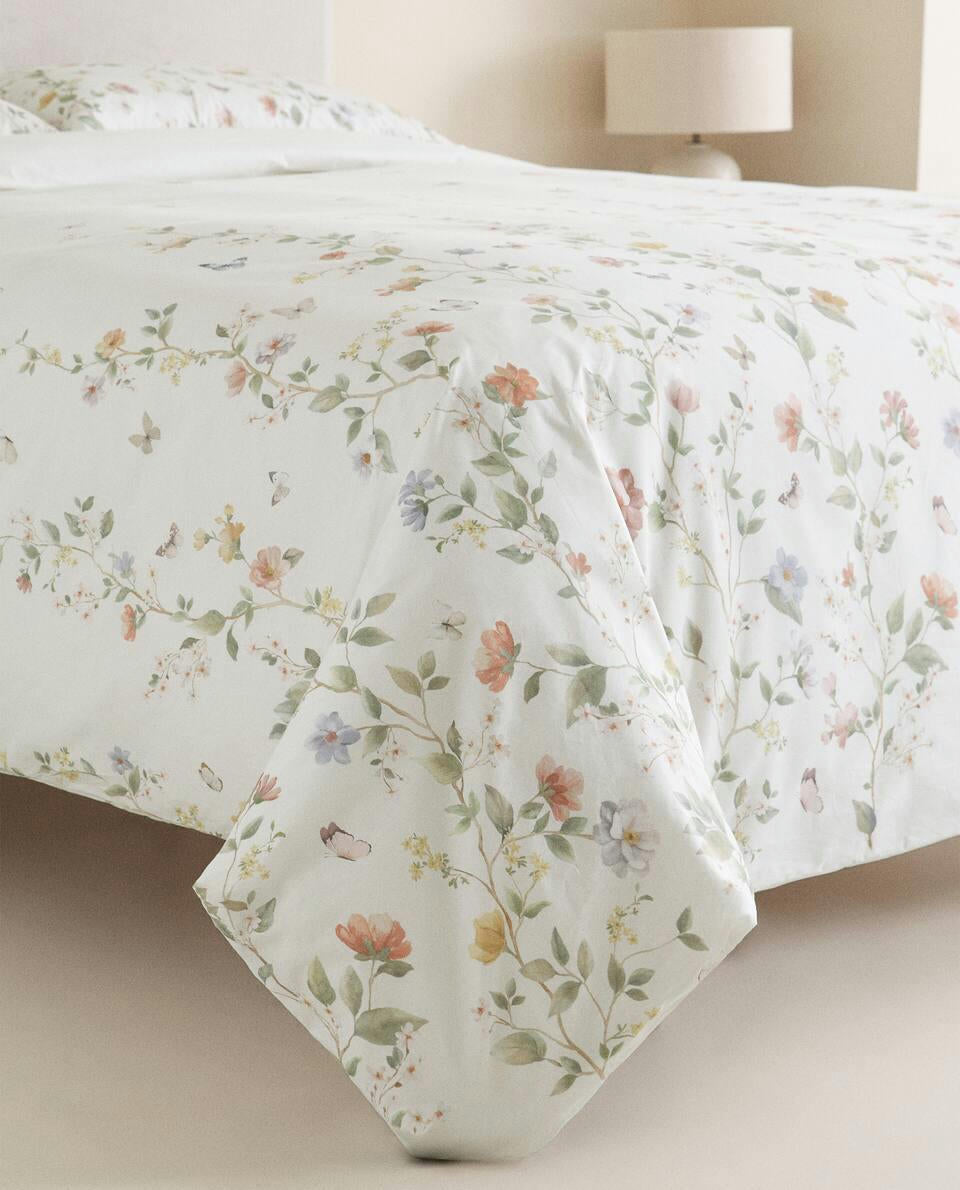FUNDA NÓRDICA ESTAMPADA DE FLORES Y MARIPOSAS 